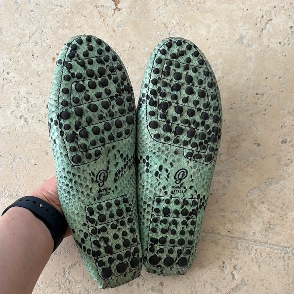 M. Gemi Women's Green Snakeskin Loafers Slides - Picture 2 of 2